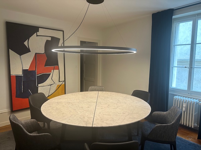 Table Concorde & 6 chaises Grace + 1 Luminaire SLV / Novalux Halos B -40%